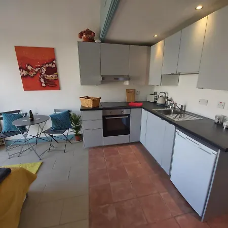 Charming 1-bed With Hot Tub & Sauna