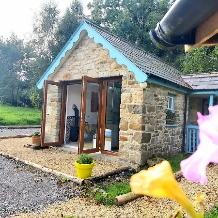 Vakantiehuis Charming 1-bed With Hot Tub & Sauna